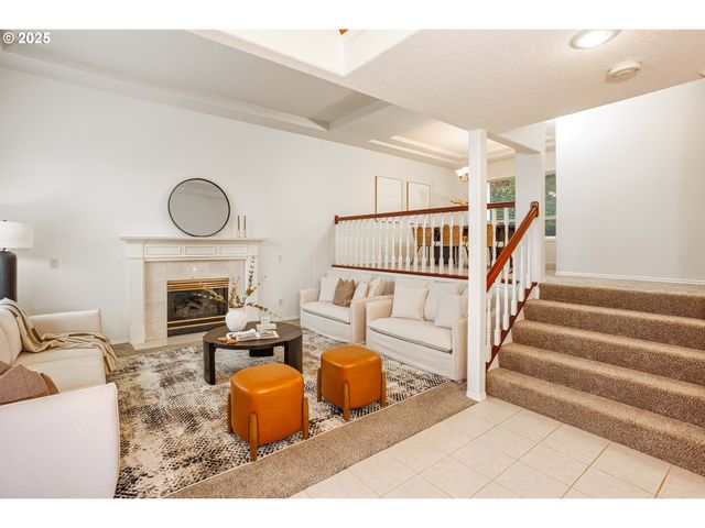 11544 Se HIGHLAND Loop, Clackamas, OR 97015