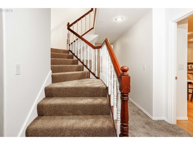 11544 Se HIGHLAND Loop, Clackamas, OR 97015