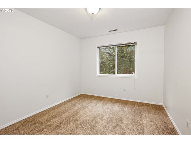 11544 Se HIGHLAND Loop, Clackamas, OR 97015