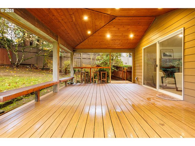 11544 Se HIGHLAND Loop, Clackamas, OR 97015