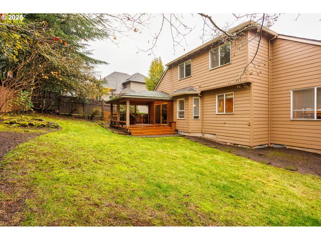 11544 Se HIGHLAND Loop, Clackamas, OR 97015