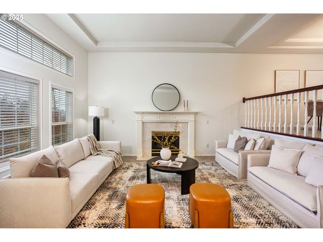 11544 Se HIGHLAND Loop, Clackamas, OR 97015