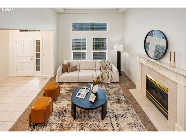 11544 Se HIGHLAND Loop, Clackamas, OR 97015