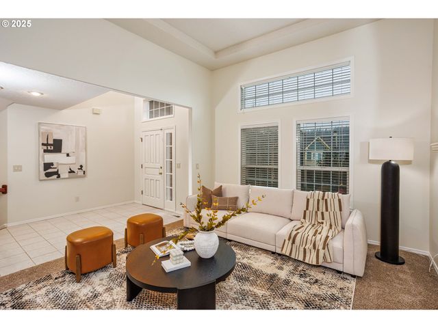 11544 Se HIGHLAND Loop, Clackamas, OR 97015