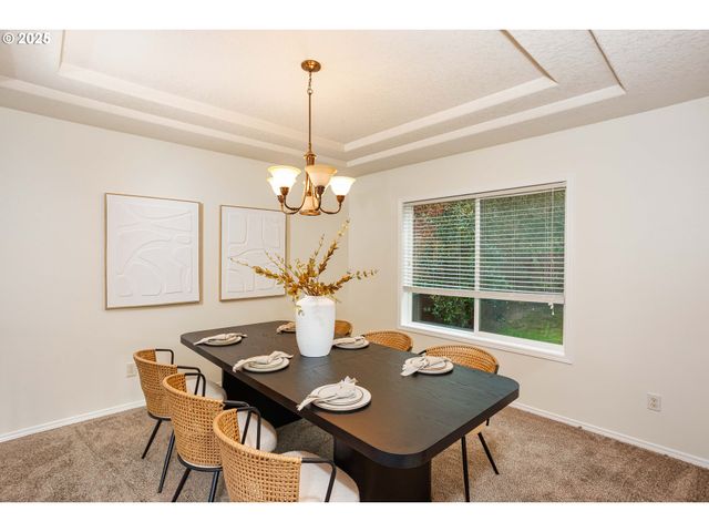 11544 Se HIGHLAND Loop, Clackamas, OR 97015