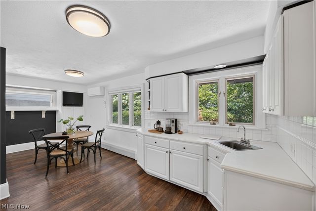 2228 Chatfield Drive, Cleveland Heights, OH 44106