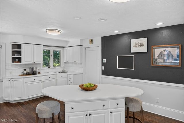 2228 Chatfield Drive, Cleveland Heights, OH 44106