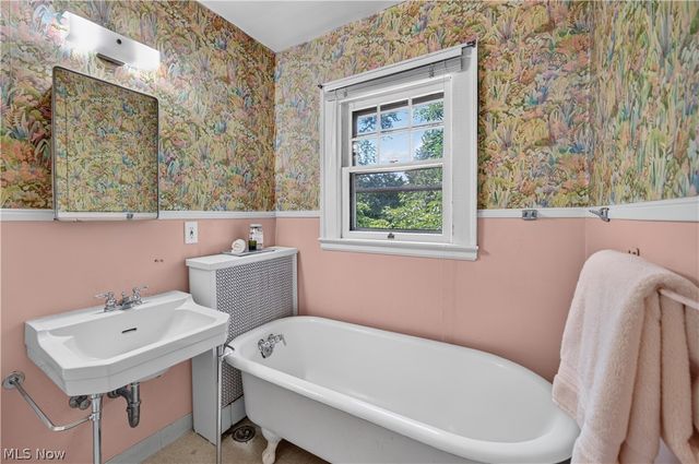 2228 Chatfield Drive, Cleveland Heights, OH 44106