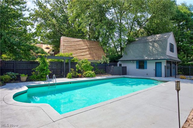 2228 Chatfield Drive, Cleveland Heights, OH 44106