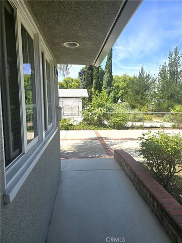 17500 Arminta, Northridge, CA 91325
