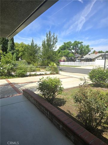 17500 Arminta, Northridge, CA 91325