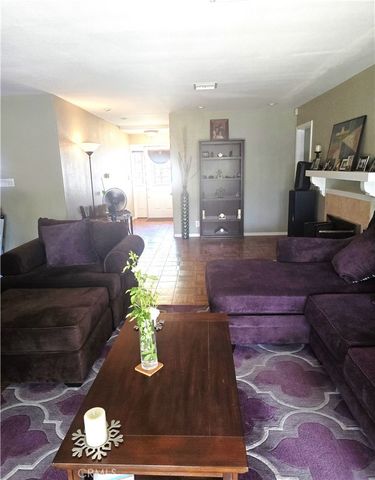 17500 Arminta, Northridge, CA 91325