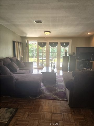 17500 Arminta, Northridge, CA 91325
