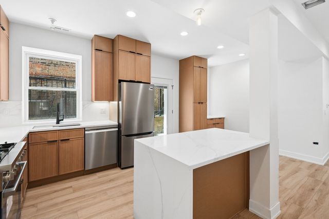 2647 W Walton Street 1, Chicago, IL 60622