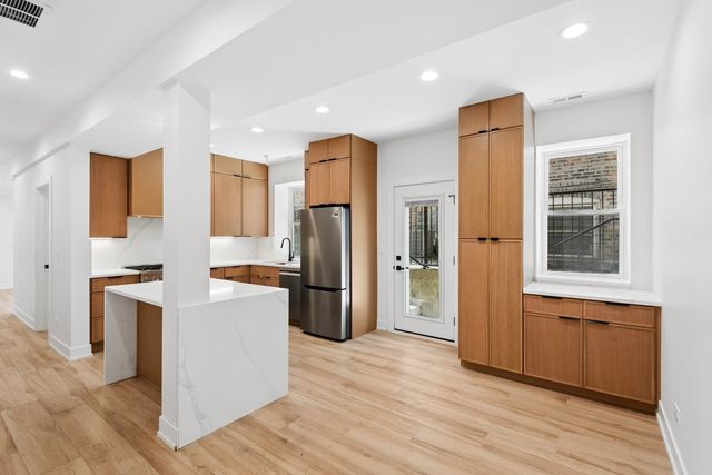 2647 W Walton Street 1, Chicago, IL 60622