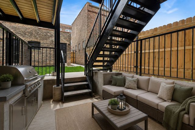 2647 W Walton Street 1, Chicago, IL 60622