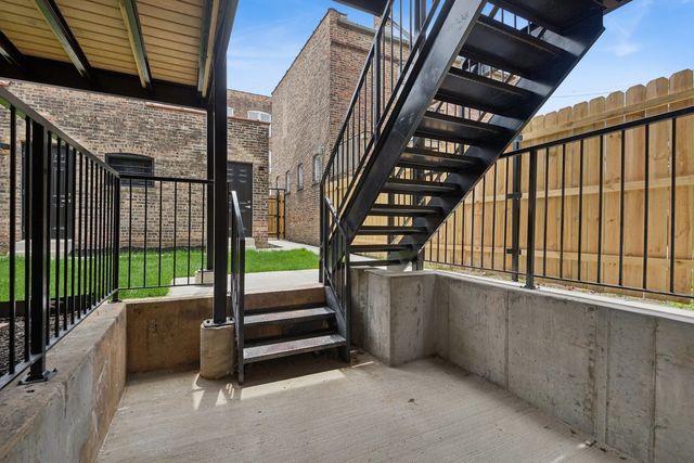 2647 W Walton Street 1, Chicago, IL 60622