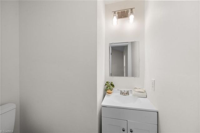 1037 Madison Avenue, Winston-salem, NC 27103