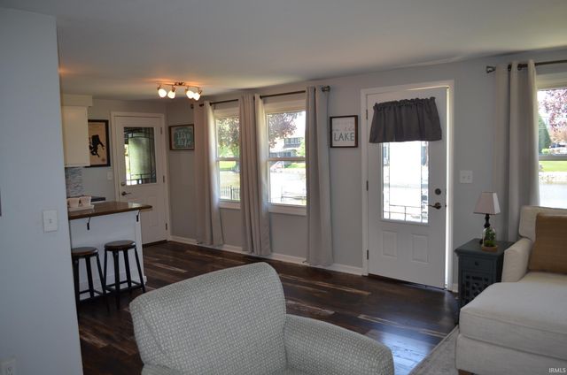395 Lane 148 hamilton lake Lane, Hamilton, IN 46742
