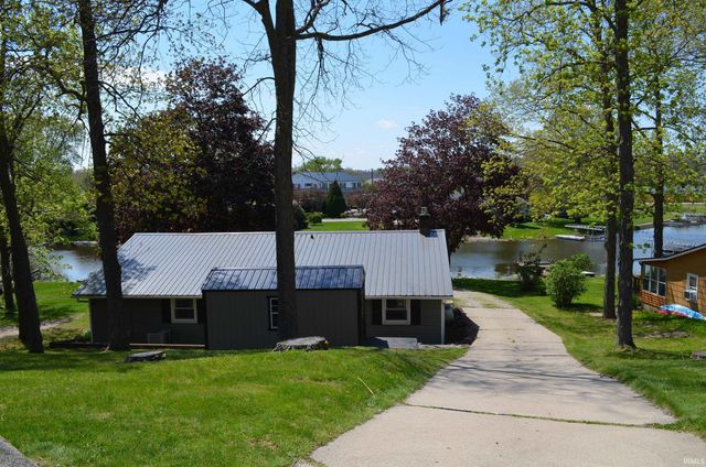 395 Lane 148 hamilton lake Lane, Hamilton, IN 46742