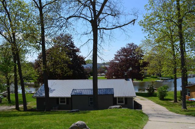 395 Lane 148 hamilton lake Lane, Hamilton, IN 46742