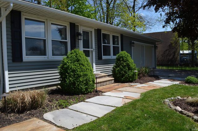 395 Lane 148 hamilton lake Lane, Hamilton, IN 46742