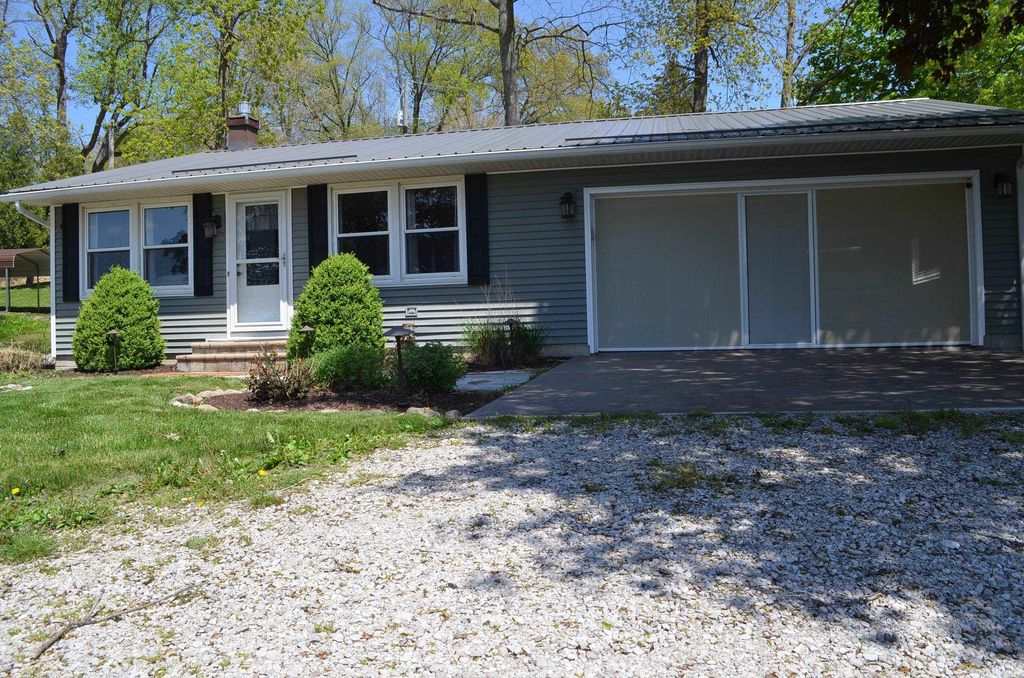 395 Lane 148 hamilton lake Lane, Hamilton, IN 46742