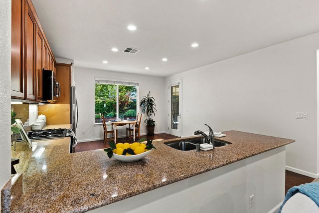 7416 Foxburgh, Elk Grove, CA 95757