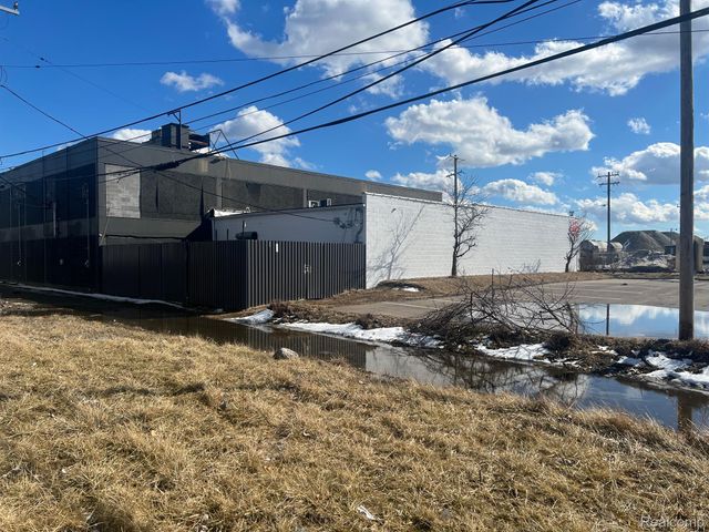521 E 7 MILE Road, Detroit, MI 48203