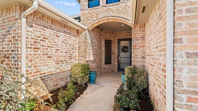 5040 Pont Neuf Road, Edmond, OK 73034