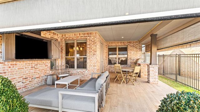 5040 Pont Neuf Road, Edmond, OK 73034