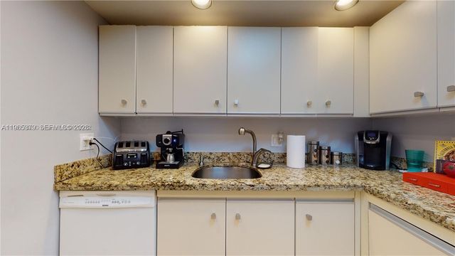 2500 PARKVIEW DR 417, Hallandale Beach, FL 33009