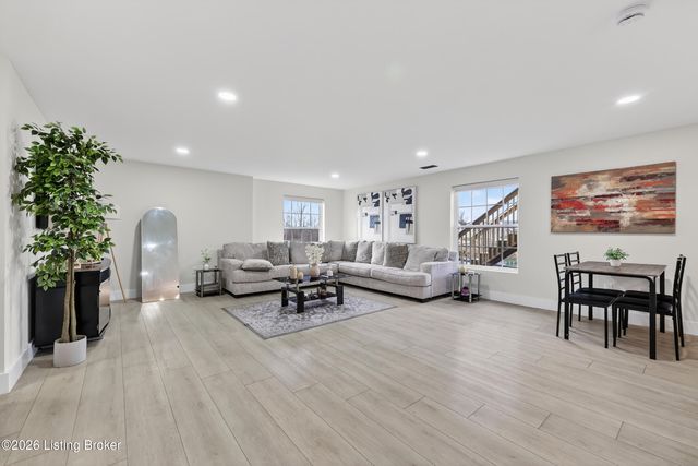 11946 Cascade Falls Trail, Louisville, KY 40229