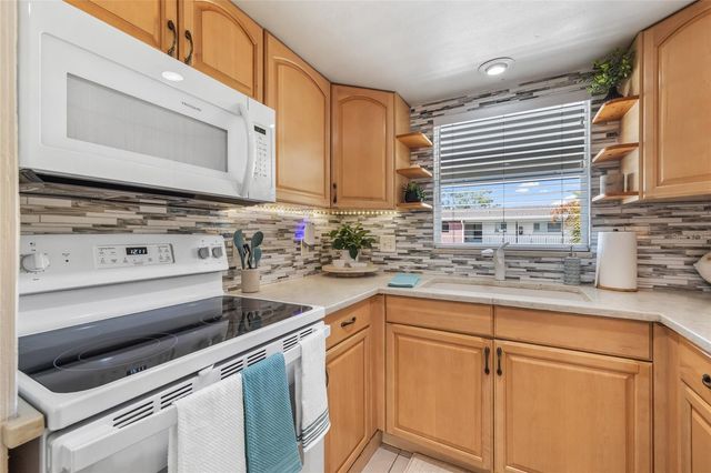 4580 OVERLOOK DRIVE NE 293, St Petersburg, FL 33703