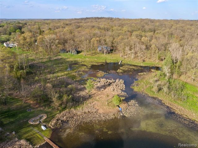 1653 Indian Garden Lane, Milford, MI 48380