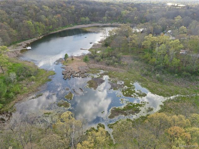 1653 Indian Garden Lane, Milford, MI 48380