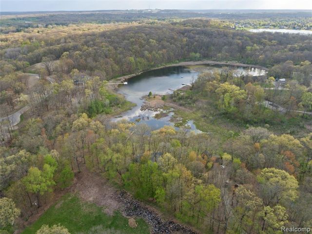 1653 Indian Garden Lane, Milford, MI 48380