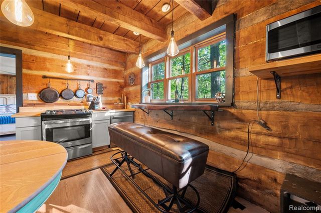 1653 Indian Garden Lane, Milford, MI 48380