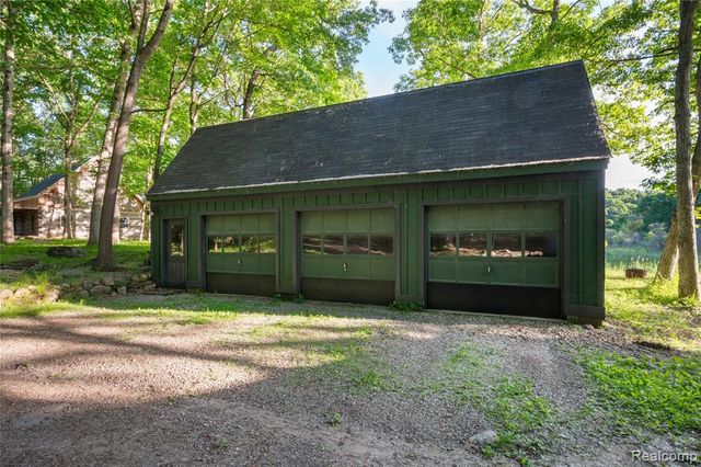 1653 Indian Garden Lane, Milford, MI 48380