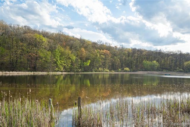 1653 Indian Garden Lane, Milford, MI 48380