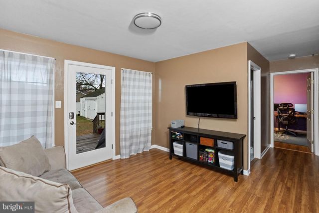 140 W 5TH ST, Palmyra, NJ 08065