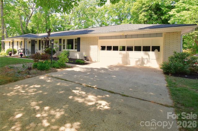 88 Botany Drive, Asheville, NC 28805