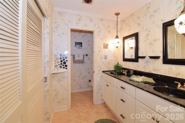 88 Botany Drive, Asheville, NC 28805