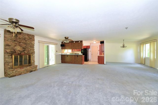 88 Botany Drive, Asheville, NC 28805