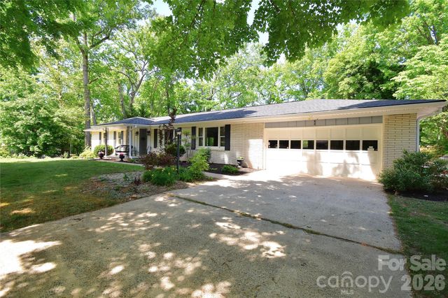 88 Botany Drive, Asheville, NC 28805