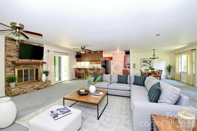 88 Botany Drive, Asheville, NC 28805