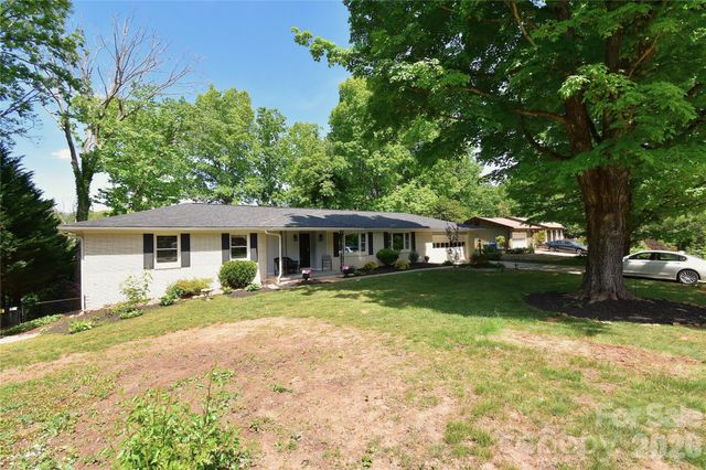 88 Botany Drive, Asheville, NC 28805