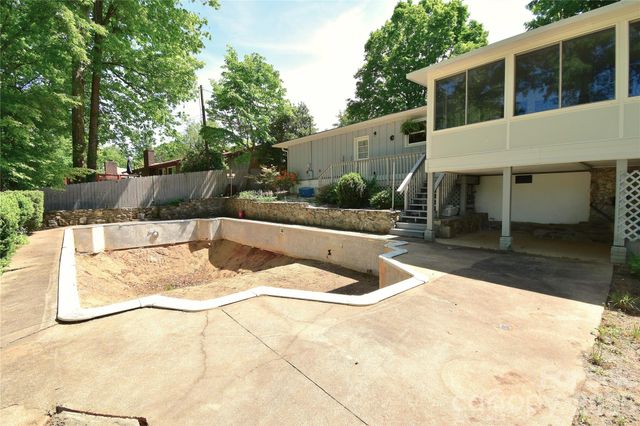 88 Botany Drive, Asheville, NC 28805