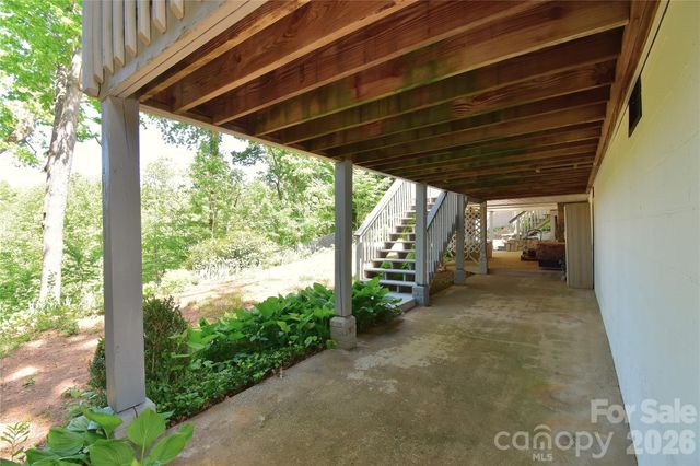 88 Botany Drive, Asheville, NC 28805