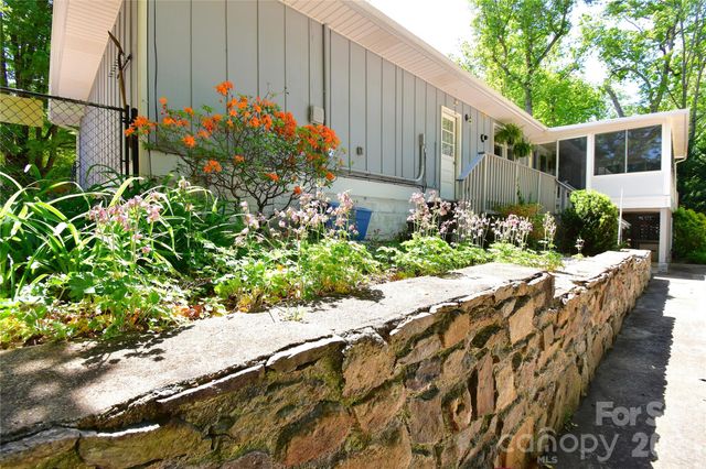 88 Botany Drive, Asheville, NC 28805